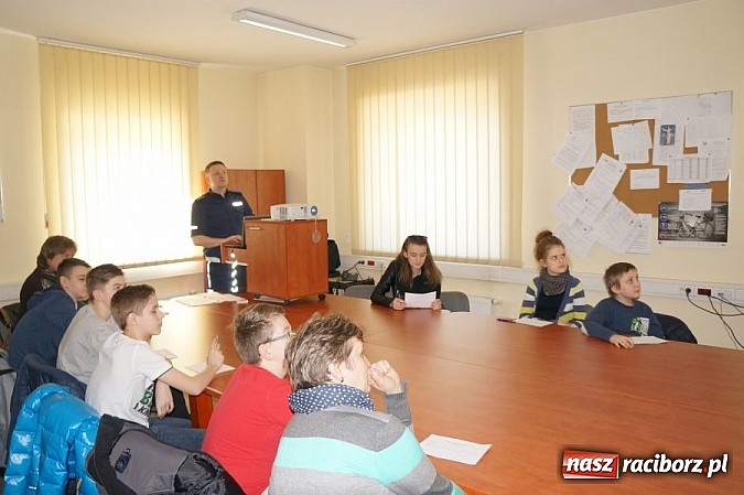 Zdjęcie w galerii na portalu naszraciborz.pl: Uczniowie z Bieńkowic z wizytą w KPP wiadomości z regionu