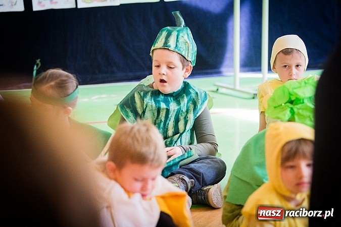 Zdjęcie w galerii na portalu naszraciborz.pl: Kolorowe Dni Otwarte w SP 13 wiadomości z regionu