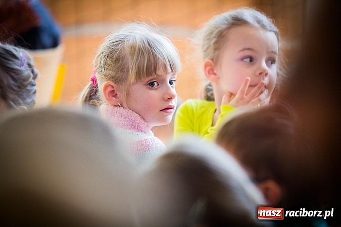 Zdjęcie w galerii na portalu naszraciborz.pl: Kolorowe Dni Otwarte w SP 13 wiadomości z regionu