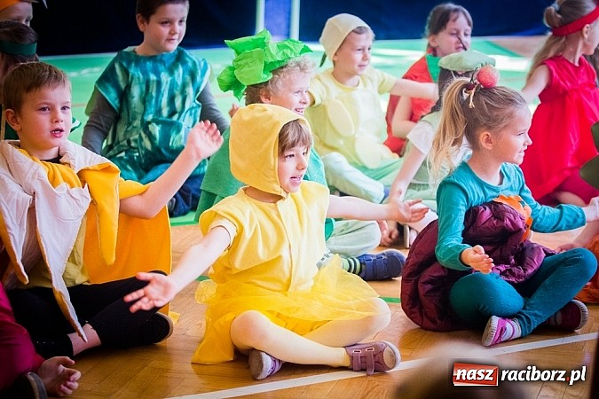 Zdjęcie w galerii na portalu naszraciborz.pl: Kolorowe Dni Otwarte w SP 13 wiadomości z regionu