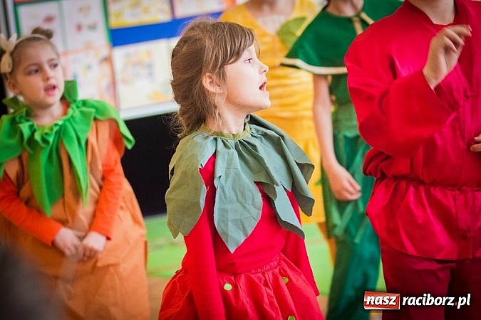 Zdjęcie w galerii na portalu naszraciborz.pl: Kolorowe Dni Otwarte w SP 13 wiadomości z regionu