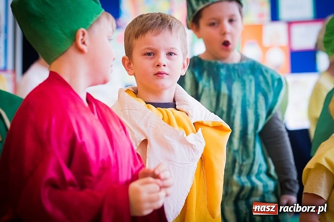 Zdjęcie w galerii na portalu naszraciborz.pl: Kolorowe Dni Otwarte w SP 13 wiadomości z regionu