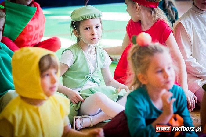 Zdjęcie w galerii na portalu naszraciborz.pl: Kolorowe Dni Otwarte w SP 13 wiadomości z regionu