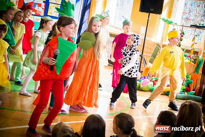 Zdjęcie w galerii na portalu naszraciborz.pl: Kolorowe Dni Otwarte w SP 13 wiadomości z regionu