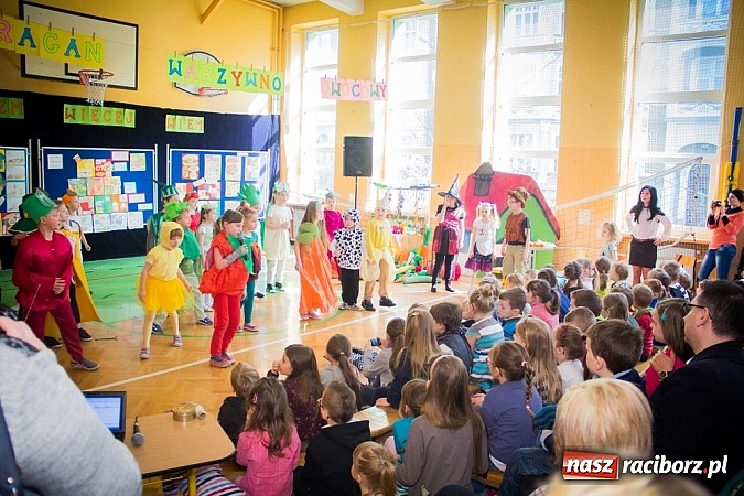 Zdjęcie w galerii na portalu naszraciborz.pl: Kolorowe Dni Otwarte w SP 13 wiadomości z regionu