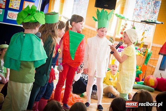 Zdjęcie w galerii na portalu naszraciborz.pl: Kolorowe Dni Otwarte w SP 13 wiadomości z regionu