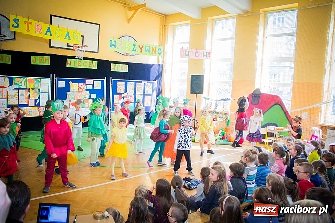 Zdjęcie w galerii na portalu naszraciborz.pl: Kolorowe Dni Otwarte w SP 13 wiadomości z regionu