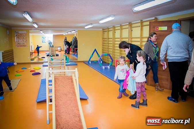 Zdjęcie w galerii na portalu naszraciborz.pl: Kolorowe Dni Otwarte w SP 13 wiadomości z regionu