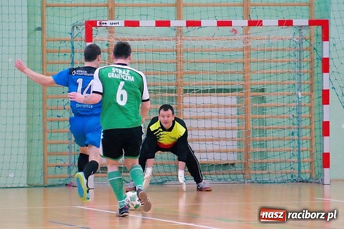 Zdjęcie w galerii na portalu naszraciborz.pl: Halowe zmagania w Arenie Rafako. Puchar Racibora pojechał do Pyskowic. Zespoły z Raciborza poza podium wiadomości z regionu