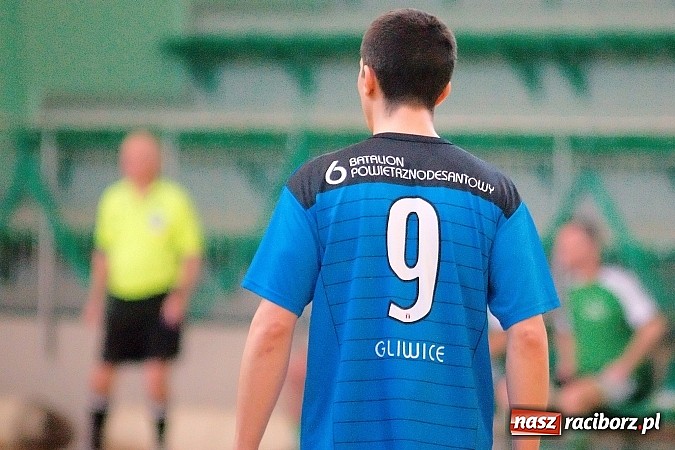 Zdjęcie w galerii na portalu naszraciborz.pl: Halowe zmagania w Arenie Rafako. Puchar Racibora pojechał do Pyskowic. Zespoły z Raciborza poza podium wiadomości z regionu