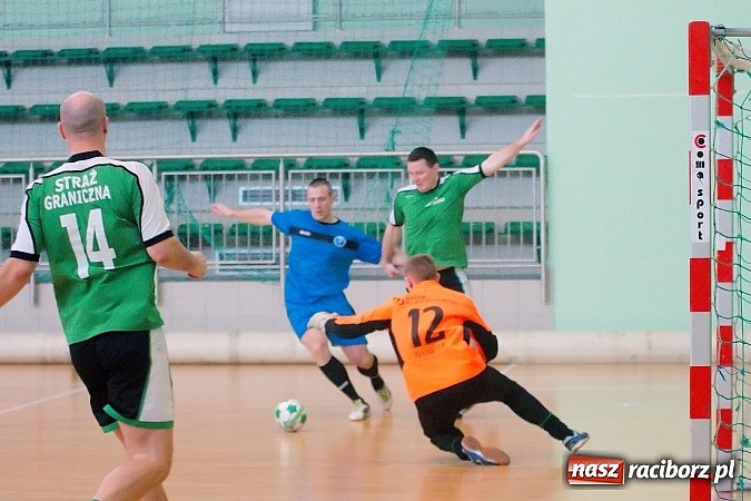 Zdjęcie w galerii na portalu naszraciborz.pl: Halowe zmagania w Arenie Rafako. Puchar Racibora pojechał do Pyskowic. Zespoły z Raciborza poza podium wiadomości z regionu