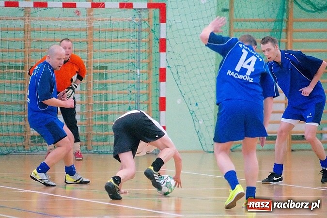 Zdjęcie w galerii na portalu naszraciborz.pl: Halowe zmagania w Arenie Rafako. Puchar Racibora pojechał do Pyskowic. Zespoły z Raciborza poza podium wiadomości z regionu