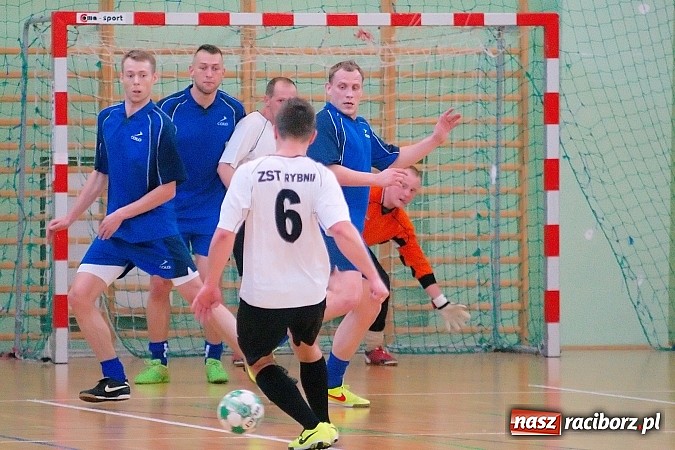 Zdjęcie w galerii na portalu naszraciborz.pl: Halowe zmagania w Arenie Rafako. Puchar Racibora pojechał do Pyskowic. Zespoły z Raciborza poza podium wiadomości z regionu