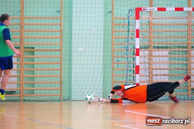 Zdjęcie w galerii na portalu naszraciborz.pl: Halowe zmagania w Arenie Rafako. Puchar Racibora pojechał do Pyskowic. Zespoły z Raciborza poza podium wiadomości z regionu