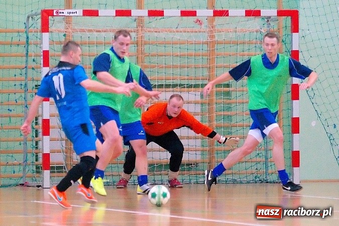 Zdjęcie w galerii na portalu naszraciborz.pl: Halowe zmagania w Arenie Rafako. Puchar Racibora pojechał do Pyskowic. Zespoły z Raciborza poza podium wiadomości z regionu