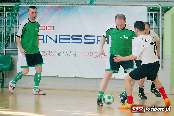 Zdjęcie w galerii na portalu naszraciborz.pl: Halowe zmagania w Arenie Rafako. Puchar Racibora pojechał do Pyskowic. Zespoły z Raciborza poza podium wiadomości z regionu