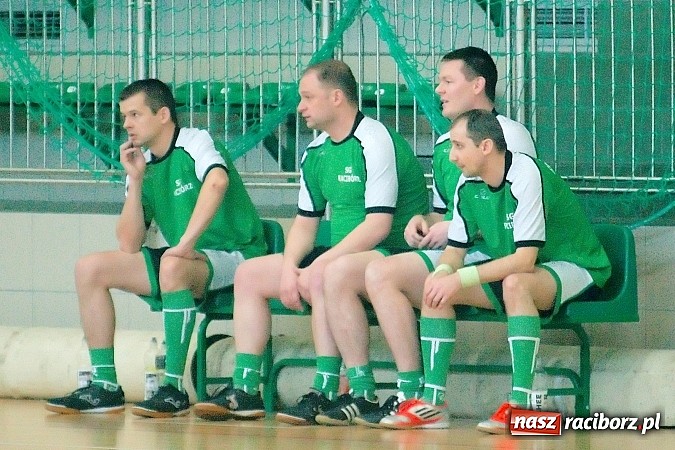 Zdjęcie w galerii na portalu naszraciborz.pl: Halowe zmagania w Arenie Rafako. Puchar Racibora pojechał do Pyskowic. Zespoły z Raciborza poza podium wiadomości z regionu