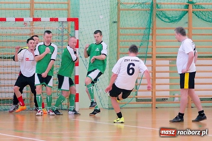 Zdjęcie w galerii na portalu naszraciborz.pl: Halowe zmagania w Arenie Rafako. Puchar Racibora pojechał do Pyskowic. Zespoły z Raciborza poza podium wiadomości z regionu