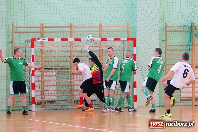 Zdjęcie w galerii na portalu naszraciborz.pl: Halowe zmagania w Arenie Rafako. Puchar Racibora pojechał do Pyskowic. Zespoły z Raciborza poza podium wiadomości z regionu