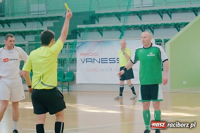 Zdjęcie w galerii na portalu naszraciborz.pl: Halowe zmagania w Arenie Rafako. Puchar Racibora pojechał do Pyskowic. Zespoły z Raciborza poza podium wiadomości z regionu