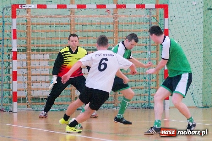 Zdjęcie w galerii na portalu naszraciborz.pl: Halowe zmagania w Arenie Rafako. Puchar Racibora pojechał do Pyskowic. Zespoły z Raciborza poza podium wiadomości z regionu