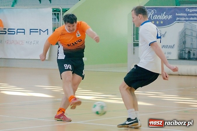Zdjęcie w galerii na portalu naszraciborz.pl: Halowe zmagania w Arenie Rafako. Puchar Racibora pojechał do Pyskowic. Zespoły z Raciborza poza podium wiadomości z regionu