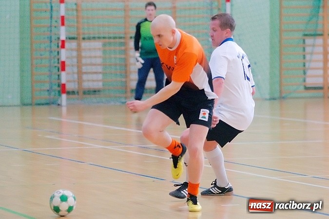 Zdjęcie w galerii na portalu naszraciborz.pl: Halowe zmagania w Arenie Rafako. Puchar Racibora pojechał do Pyskowic. Zespoły z Raciborza poza podium wiadomości z regionu