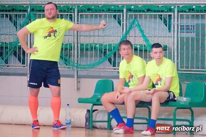 Zdjęcie w galerii na portalu naszraciborz.pl: Halowe zmagania w Arenie Rafako. Puchar Racibora pojechał do Pyskowic. Zespoły z Raciborza poza podium wiadomości z regionu