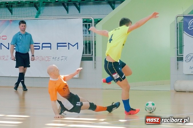 Zdjęcie w galerii na portalu naszraciborz.pl: Halowe zmagania w Arenie Rafako. Puchar Racibora pojechał do Pyskowic. Zespoły z Raciborza poza podium wiadomości z regionu