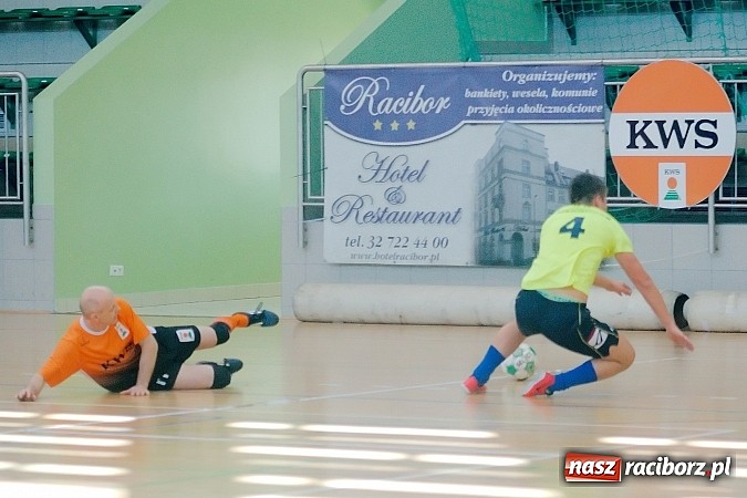 Zdjęcie w galerii na portalu naszraciborz.pl: Halowe zmagania w Arenie Rafako. Puchar Racibora pojechał do Pyskowic. Zespoły z Raciborza poza podium wiadomości z regionu