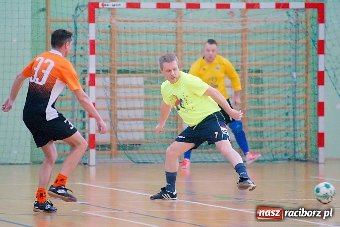 Zdjęcie w galerii na portalu naszraciborz.pl: Halowe zmagania w Arenie Rafako. Puchar Racibora pojechał do Pyskowic. Zespoły z Raciborza poza podium wiadomości z regionu