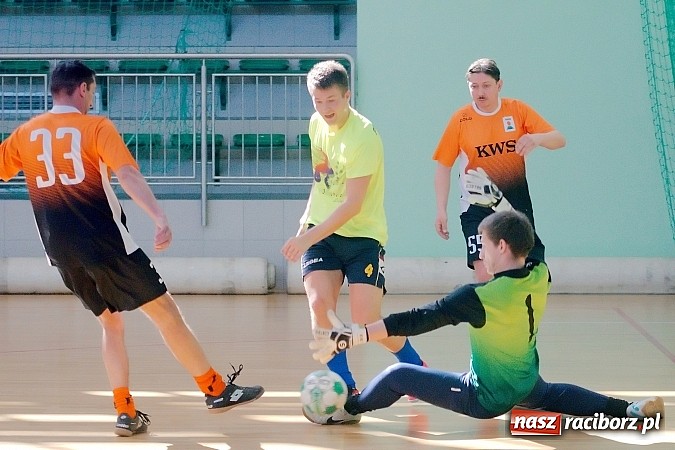 Zdjęcie w galerii na portalu naszraciborz.pl: Halowe zmagania w Arenie Rafako. Puchar Racibora pojechał do Pyskowic. Zespoły z Raciborza poza podium wiadomości z regionu