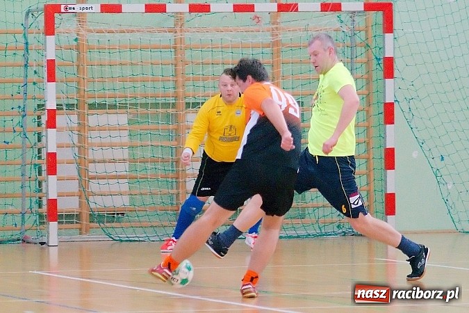 Zdjęcie w galerii na portalu naszraciborz.pl: Halowe zmagania w Arenie Rafako. Puchar Racibora pojechał do Pyskowic. Zespoły z Raciborza poza podium wiadomości z regionu