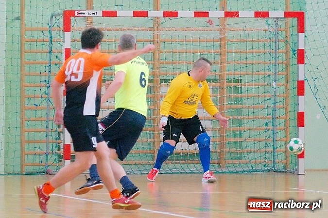 Zdjęcie w galerii na portalu naszraciborz.pl: Halowe zmagania w Arenie Rafako. Puchar Racibora pojechał do Pyskowic. Zespoły z Raciborza poza podium wiadomości z regionu