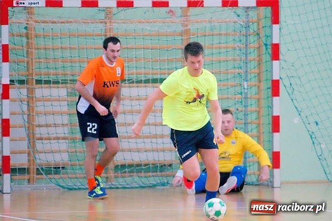 Zdjęcie w galerii na portalu naszraciborz.pl: Halowe zmagania w Arenie Rafako. Puchar Racibora pojechał do Pyskowic. Zespoły z Raciborza poza podium wiadomości z regionu