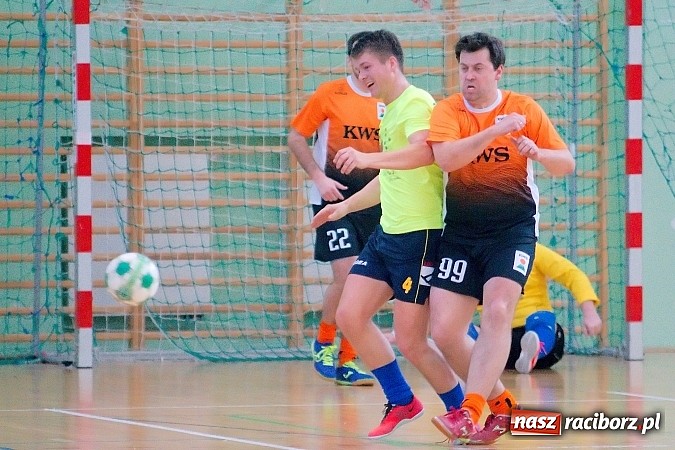 Zdjęcie w galerii na portalu naszraciborz.pl: Halowe zmagania w Arenie Rafako. Puchar Racibora pojechał do Pyskowic. Zespoły z Raciborza poza podium wiadomości z regionu