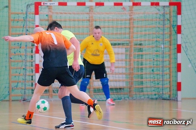 Zdjęcie w galerii na portalu naszraciborz.pl: Halowe zmagania w Arenie Rafako. Puchar Racibora pojechał do Pyskowic. Zespoły z Raciborza poza podium wiadomości z regionu