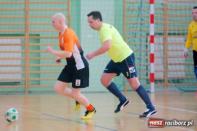 Zdjęcie w galerii na portalu naszraciborz.pl: Halowe zmagania w Arenie Rafako. Puchar Racibora pojechał do Pyskowic. Zespoły z Raciborza poza podium wiadomości z regionu