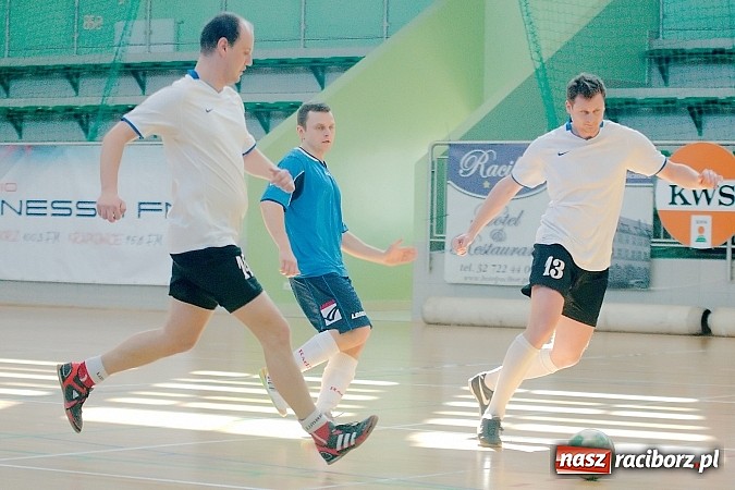 Zdjęcie w galerii na portalu naszraciborz.pl: Halowe zmagania w Arenie Rafako. Puchar Racibora pojechał do Pyskowic. Zespoły z Raciborza poza podium wiadomości z regionu