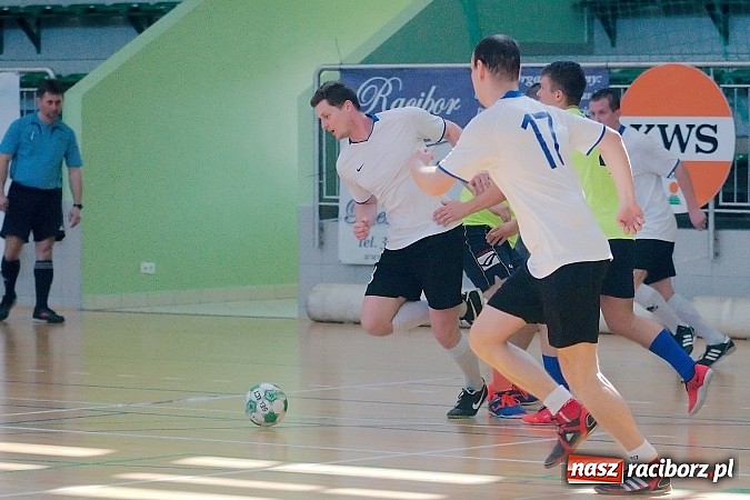 Zdjęcie w galerii na portalu naszraciborz.pl: Halowe zmagania w Arenie Rafako. Puchar Racibora pojechał do Pyskowic. Zespoły z Raciborza poza podium wiadomości z regionu