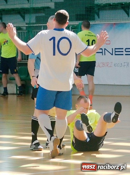 Zdjęcie w galerii na portalu naszraciborz.pl: Halowe zmagania w Arenie Rafako. Puchar Racibora pojechał do Pyskowic. Zespoły z Raciborza poza podium wiadomości z regionu