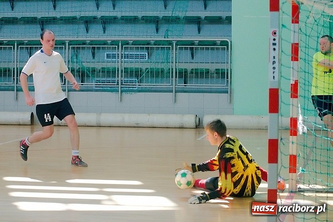 Zdjęcie w galerii na portalu naszraciborz.pl: Halowe zmagania w Arenie Rafako. Puchar Racibora pojechał do Pyskowic. Zespoły z Raciborza poza podium wiadomości z regionu