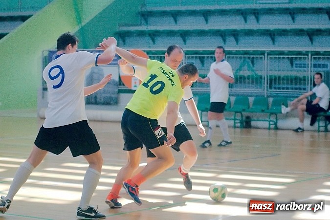 Zdjęcie w galerii na portalu naszraciborz.pl: Halowe zmagania w Arenie Rafako. Puchar Racibora pojechał do Pyskowic. Zespoły z Raciborza poza podium wiadomości z regionu