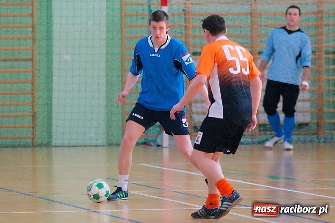 Zdjęcie w galerii na portalu naszraciborz.pl: Halowe zmagania w Arenie Rafako. Puchar Racibora pojechał do Pyskowic. Zespoły z Raciborza poza podium wiadomości z regionu