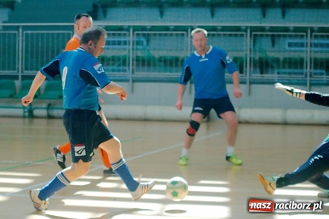 Zdjęcie w galerii na portalu naszraciborz.pl: Halowe zmagania w Arenie Rafako. Puchar Racibora pojechał do Pyskowic. Zespoły z Raciborza poza podium wiadomości z regionu