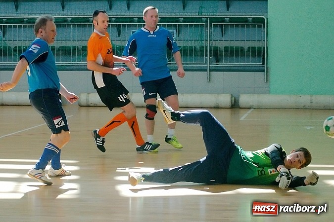 Zdjęcie w galerii na portalu naszraciborz.pl: Halowe zmagania w Arenie Rafako. Puchar Racibora pojechał do Pyskowic. Zespoły z Raciborza poza podium wiadomości z regionu