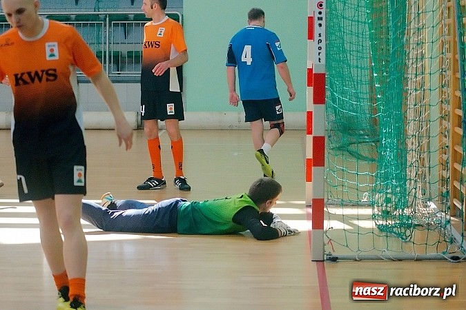 Zdjęcie w galerii na portalu naszraciborz.pl: Halowe zmagania w Arenie Rafako. Puchar Racibora pojechał do Pyskowic. Zespoły z Raciborza poza podium wiadomości z regionu