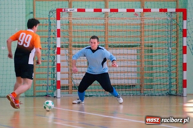 Zdjęcie w galerii na portalu naszraciborz.pl: Halowe zmagania w Arenie Rafako. Puchar Racibora pojechał do Pyskowic. Zespoły z Raciborza poza podium wiadomości z regionu