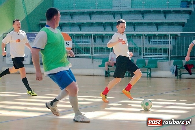 Zdjęcie w galerii na portalu naszraciborz.pl: Halowe zmagania w Arenie Rafako. Puchar Racibora pojechał do Pyskowic. Zespoły z Raciborza poza podium wiadomości z regionu
