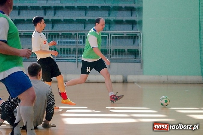 Zdjęcie w galerii na portalu naszraciborz.pl: Halowe zmagania w Arenie Rafako. Puchar Racibora pojechał do Pyskowic. Zespoły z Raciborza poza podium wiadomości z regionu